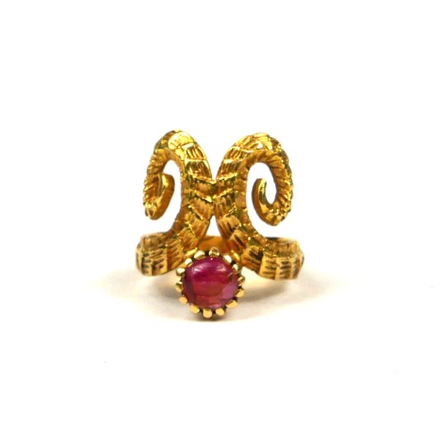 13A - AN 18CT YELLOW GOLD AND RUBY RING HAVING STYLISED RAMS HORN DESIGN. 
(UK ring size K, gross weight 6... 