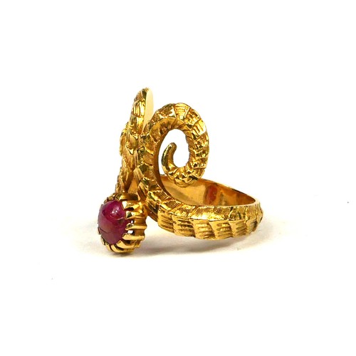 13A - AN 18CT YELLOW GOLD AND RUBY RING HAVING STYLISED RAMS HORN DESIGN. 
(UK ring size K, gross weight 6... 