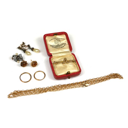 26A - A 9CT GOLD AND SEED PEARL PIN BROOCH, TOGETHER WITH A SMALL QUANTITY OF 9CT GOLD ITEMS 
To include a... 