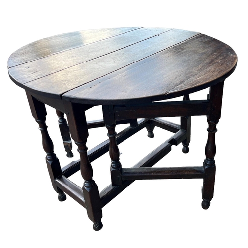 158 - A SMALL 17TH CENTURY WILLIAM AND MARY OAK GATE LEG TABLE
Supported on eight turned baluster columns ... 