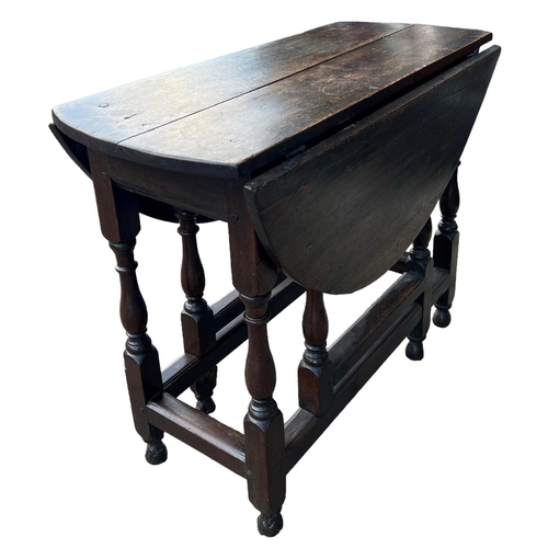 158 - A SMALL 17TH CENTURY WILLIAM AND MARY OAK GATE LEG TABLE
Supported on eight turned baluster columns ... 