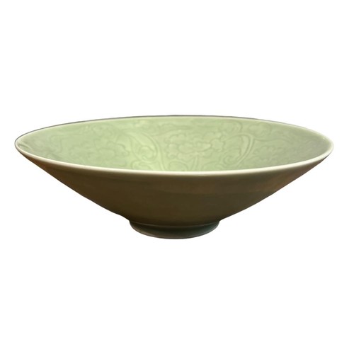 87A - A 19TH CENTURY CHINESE CELADON FOOTED BOWL
With incised floral underglaze decoration.
(h 8.4cm x dia... 