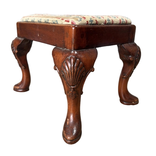 130 - AN 18TH CENTURY GEORGE III DESIGN MINIATURE APPRENTICE PIECE MAHOGANY STOOL
With drop in seat raised... 