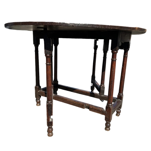 138 - A SMALL 17TH CENTURY WILLIAM AND MARY OAK GATELEG TABLE
The oval top support on eight turned gun bar... 