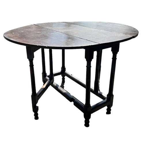 138 - A SMALL 17TH CENTURY WILLIAM AND MARY OAK GATELEG TABLE
The oval top support on eight turned gun bar... 