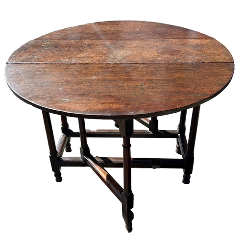 138 - A SMALL 17TH CENTURY WILLIAM AND MARY OAK GATELEG TABLE
The oval top support on eight turned gun bar... 