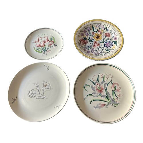 102 - JEAN COCKRAM, 1945-1957. A 20TH CENTURY HAND DECORATED POOLE POTTERY CHARGER, SHAPE 920. TOGETHER WI... 