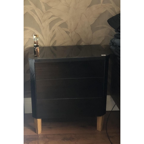 511 - A PAIR OF BLACK FINISH BEDSIDE CHESTS
With three drawers and canted corners.
(65cm x 40cm x 71cm)

C... 