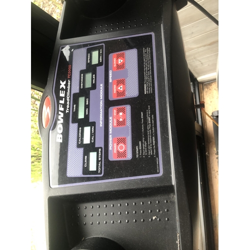 548 - BOWFLEX TREADCLIMBER TC3000 GYMNASIUM MACHINE.
(w 70cm x length 106cm x h 140cm)

Condition: good ov... 