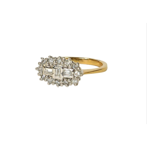 11A - AN 18CT YELLOW GOLD DIAMOND CLUSTER RING,
set with round brilliant cut and baguette cut diamonds. 
(... 