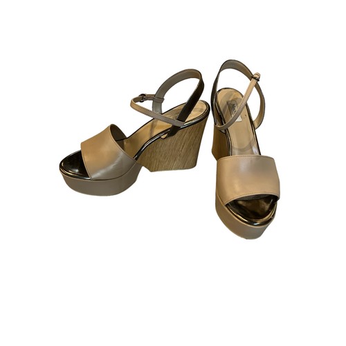 107 - MAX MARA, A PAIR OF WEDGE HEELED SANDALS, (size 38)