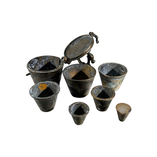 89 - A 19TH CENTURY SWISS, POSSIBLY GERMAN BRONZE CUP WEIGHTS IN THE FORM OF A BUCKET. 
(h 7.5cm x w 6.5c... 