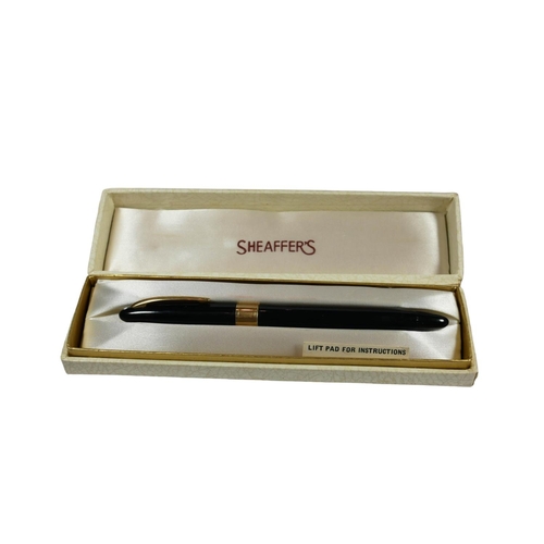 22B - PARKER DUOFOLD, FOUNTAIN PEN HAVING 14CT GOLD NIB, TOGETHER WITH A COLLECTION OF SHEAFFER & PARKER P... 