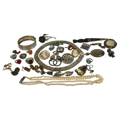 23B - A COLLECTION OF VICTORIAN AND LATER SILVER JEWELLERY ITEMS AND OTHERS TO INCLUDE SIGNET RING, CHASED... 