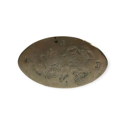 113 - A LATE 19TH/EARLY 20TH CENTURY BURMESE SILVER BETEL OVAL LIME BOX
Having chased chin the (lion) amon... 