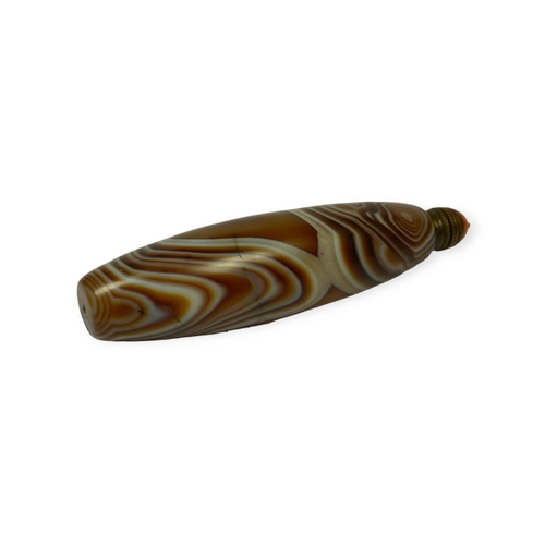 133 - A LARGE CHINESE OBLONG BANDED AGATE SNUFF BOTTLE. 
(length 11.6cm)

Provenance: private collection o... 