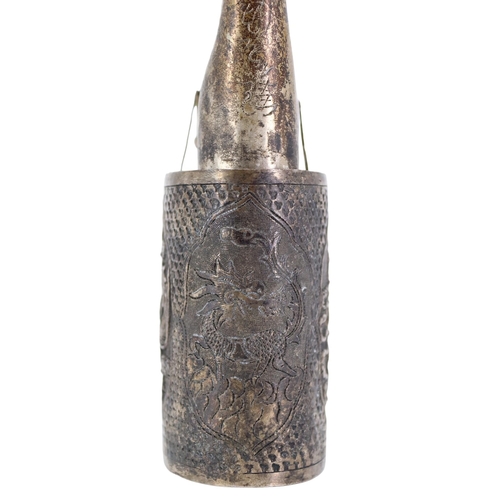 119 - A 19TH CENTURY QING DYNASTY CHINESE WATER PIPE HAVING SIX CHARACTER MARKS TO PIPE STEM
Oval cylindri... 