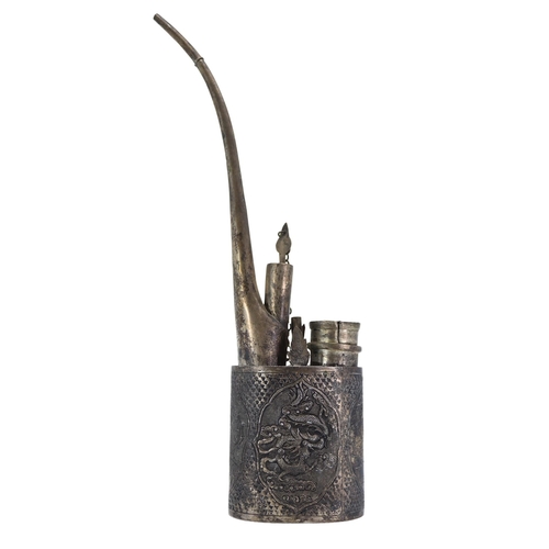 119 - A 19TH CENTURY QING DYNASTY CHINESE WATER PIPE HAVING SIX CHARACTER MARKS TO PIPE STEM
Oval cylindri... 