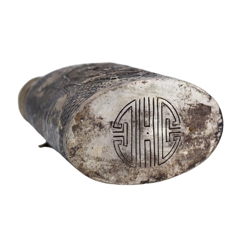 119 - A 19TH CENTURY QING DYNASTY CHINESE WATER PIPE HAVING SIX CHARACTER MARKS TO PIPE STEM
Oval cylindri... 