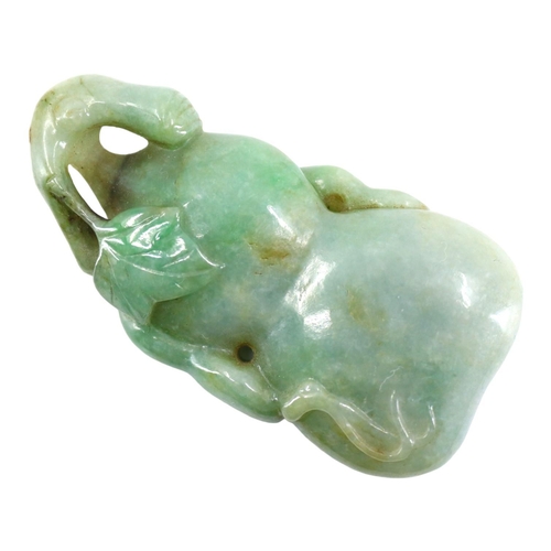 126 - A CHINESE MOTTLED GREEN JADEITE DOUBLE-GOURD PENDANT
The pendant is carved in openwork depicting thr... 