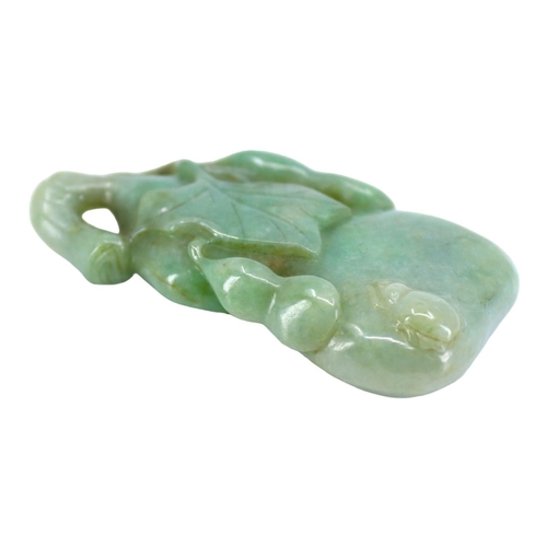 126 - A CHINESE MOTTLED GREEN JADEITE DOUBLE-GOURD PENDANT
The pendant is carved in openwork depicting thr... 