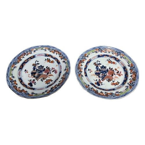 137 - A PAIR OF 18TH CENTURY CHINESE EXPORT QIANLONG IMARI PORCELAIN PLATES
Showing precious objects to ce... 