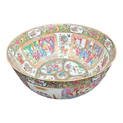139 - A LARGE EARLY 19TH CENTURY CHINESE CANTON FAMILLE ROSE BOWL
Circular form having multiples panels sh... 