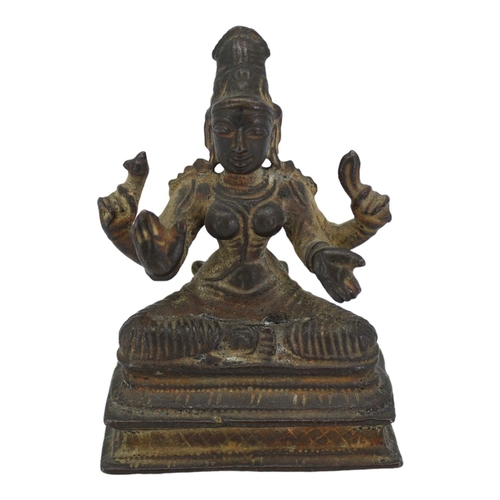 141 - AN UNUSUAL 17TH CENTURY, POSSIBLY EARLIER, SOUTH INDIAN COPPER ALLOY FIGURE OF MOHINI OR PRAVATI IN ... 