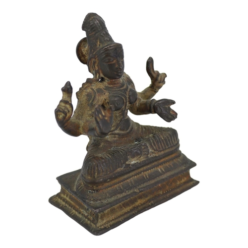 141 - AN UNUSUAL 17TH CENTURY, POSSIBLY EARLIER, SOUTH INDIAN COPPER ALLOY FIGURE OF MOHINI OR PRAVATI IN ... 