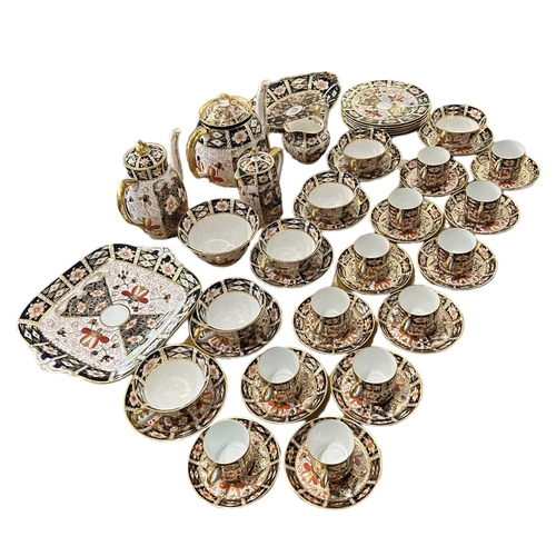 160 - AN ASSEMBLED ROYAL CROWN DERBY PORCELAIN IMARI PART TEA SERVICE, 1910 - 1937
Pattern 2451, comprisin... 