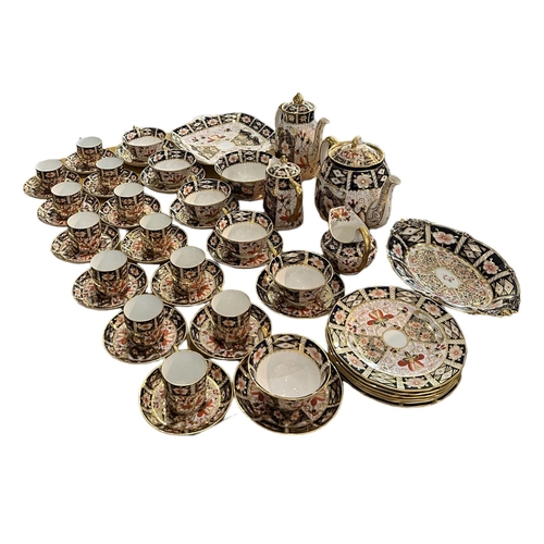 160 - AN ASSEMBLED ROYAL CROWN DERBY PORCELAIN IMARI PART TEA SERVICE, 1910 - 1937
Pattern 2451, comprisin... 