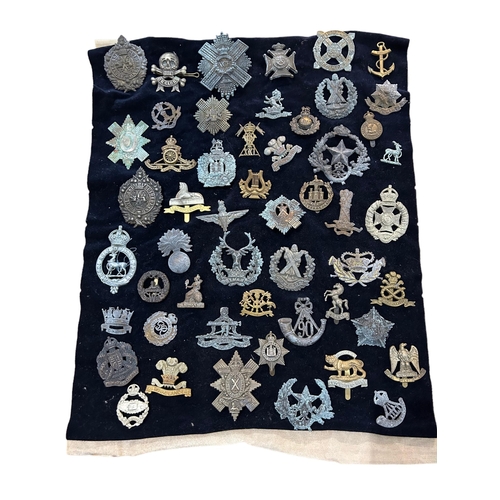 174 - A LARGE ASSEMBLED COLLECTION OF WWI, WWII & LATER MILITARY REGIMENTAL CAP BADGES, BUTTONS AND OTHERS... 