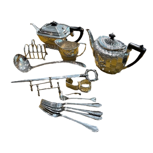 36 - A COLLECTION OF SILVER PLATED ITEMS AND OTHERS, COMPRISING TEAPOTS, LADLE, MEAT SKEWER, TOAST RACK E... 