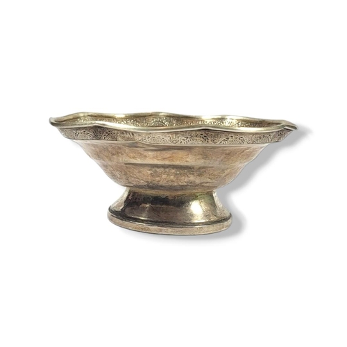 27A - ELGIN SILVERSMITH CO., NEW YORK, A 20TH CENTURY AMERICAN STERLING SILVER FOOTED BOWL
Having repeatin... 