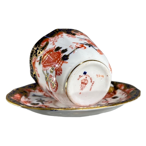 68 - EARLY 20TH CENTURY ROYAL CROWN DERBY IMARI PATTERN CUP AND SAUCER, TOGETHER WITH 19TH CENTURY AND LA... 