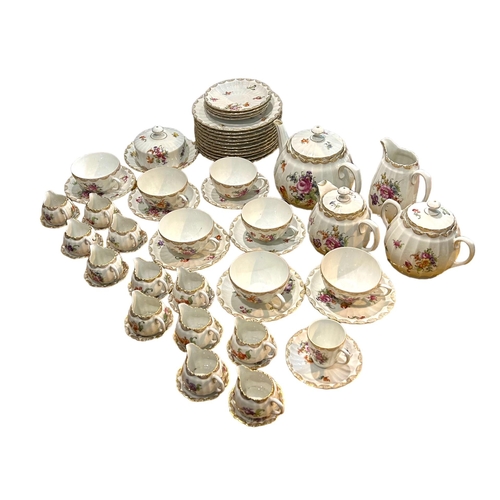 72 - PB & WÜRTTEMBERG. EARLY 20TH CENTURY GERMAN PORCELAIN PART TEA SERVICE
Comprising a teapot, coffee p... 