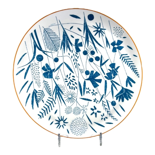 73 - HERMÈS, FRENCH. A WALK IN THE GARDEN TART PLATTER, DESIGNED BY NIGEL PEAKE. (diameter 32cm)