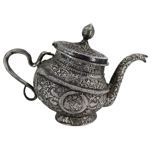 16A - A HEAVY LATE 19TH/EARLY 20TH CENTURY INDIAN RAJ PERIOD KASHMIRI SILVER TEAPOT OF TIPPED KANG FORM
Ch... 