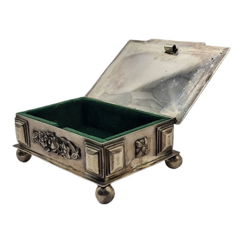 22 - A 20TH CENTURY STERLING SILVER AND MOTHER OF PEARL TRINKET BOX, SHOWING HAND TINTED GLOUCESTERSHIRE ... 