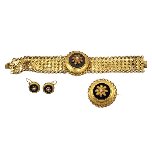 31 - A 19TH CENTURY FRENCH 18CT GOLD, ONYX & PEARL PARURE SUITE, COMPRISING BRACELET, BROOCH AND PAIR OF ... 