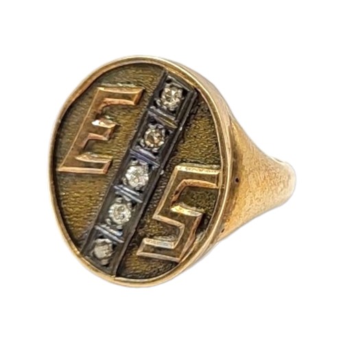 2A - A 14CT YELLOW GOLD AND WHITE SAPPHIRE SIGNET RING
Having five stone row of round cut white sapphires... 