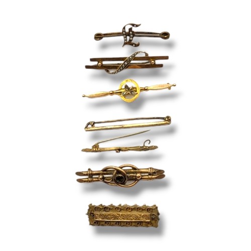 48A - A COLLECTION OF SEVEN EDWARDIAN 9CT GOLD BAR BROOCHES, INCLUDING PERIDOT, DIAMOND, GARNET AND SEED P... 