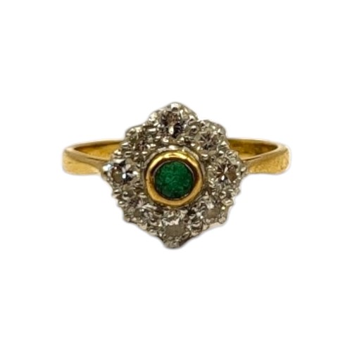 39 - A LATE VICTORIAN/EARLY EDWARDIAN YELLOW METAL, EMERALD AND DIAMOND CLUSTER RING, YELLOW METAL TESTED... 