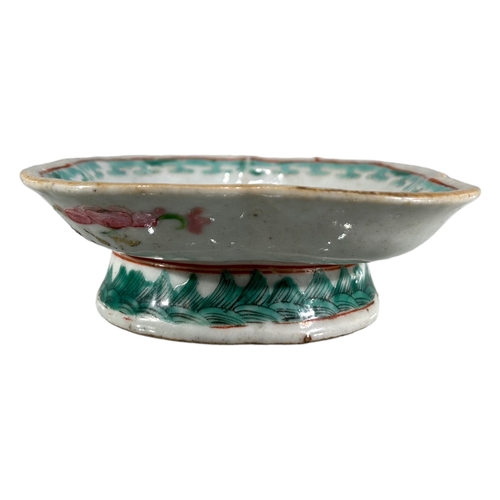 156A - A COLLECTION OF FOUR 19TH CENTURY CHINESE PORCELAIN DISHES & BOWLS, ALL BEARING WAX SEALS TO UNDERSI... 