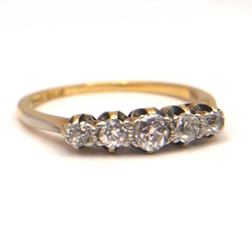 31 - A VINTAGE 18CT YELLOW GOLD AND PLATINUM FIVE STONE DIAMOND RING
The graduated row of old European cu... 