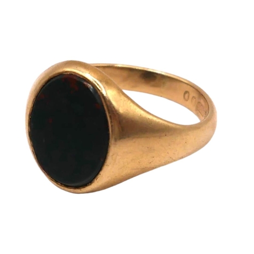 44A - A VINTAGE 9CT GOLD AND BLOODSTONE SIGNET RING
Blank oval bloodstone insert.
(approx. 12mm x 10mm, UK... 