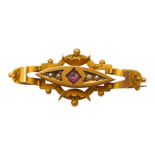 5 - AN EDWARDIAN 9CT GOLD, AMETHYST AND SEED PEARL BROOCH, HOUSED IN ASSOCIATED CASE
Having applied rope... 