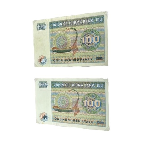 100 - A LARGE COLLECTION OF INTERNATIONAL BANKNOTES HELD IN A FOLDER
Aproximately 132 examples, to include... 