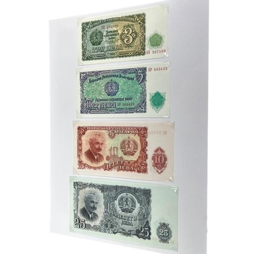 100 - A LARGE COLLECTION OF INTERNATIONAL BANKNOTES HELD IN A FOLDER
Aproximately 132 examples, to include... 