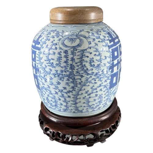 130 - A LATE 19TH/EARLY 20TH CENTURY CHINESE BLUE AND WHITE PORCELAIN GINGER JAR WITH WOODEN LID Decorated... 